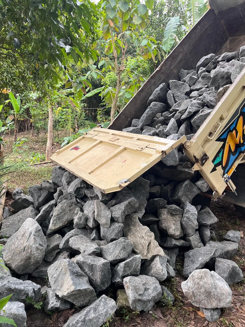 Tanah Merah dan Berangkal